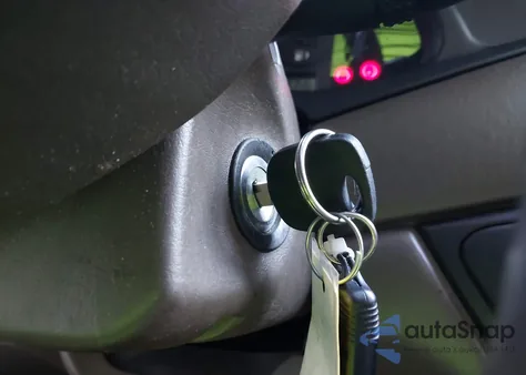 2001 Ford Focus Se из США, поврежденный, VIN 1FAHP36371W160012